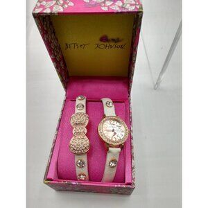 Betsey Johnson Womens Rose Gold Crystal Watch & Bow Bracelet Gift Set - white st
